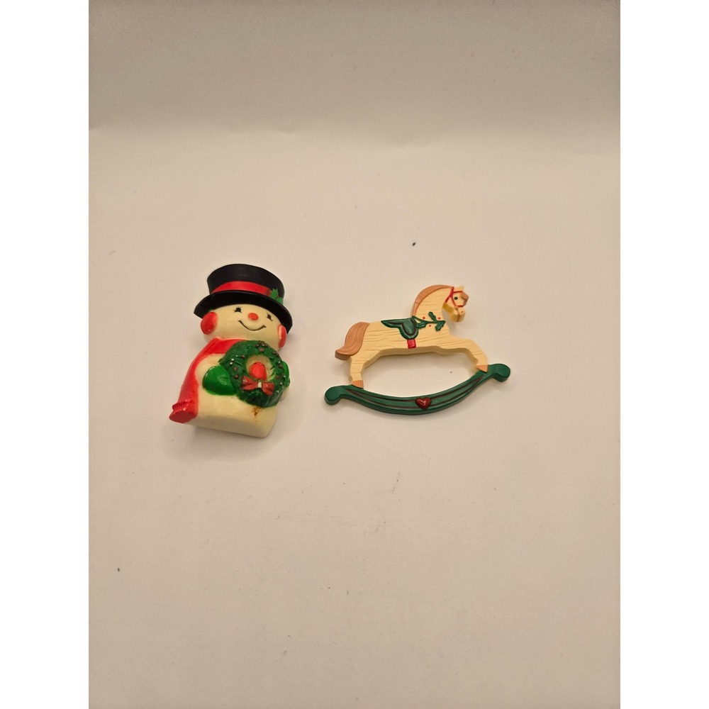 Vintage Hallmark Christmas Pins Lot Snowman Wreath & 1989 Rocking Horse Plastic